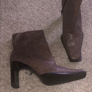Newport News tooled leather ankle boots